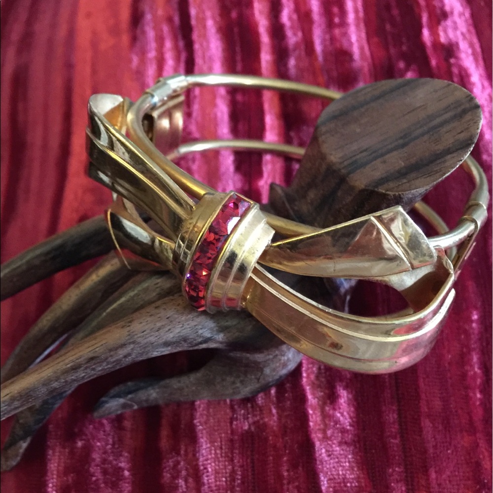 Vintage rare 1940’s gold tone/ rhinestone bracelet